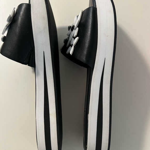 Michael Kors Black flowered sandals - Picture 4 of 7